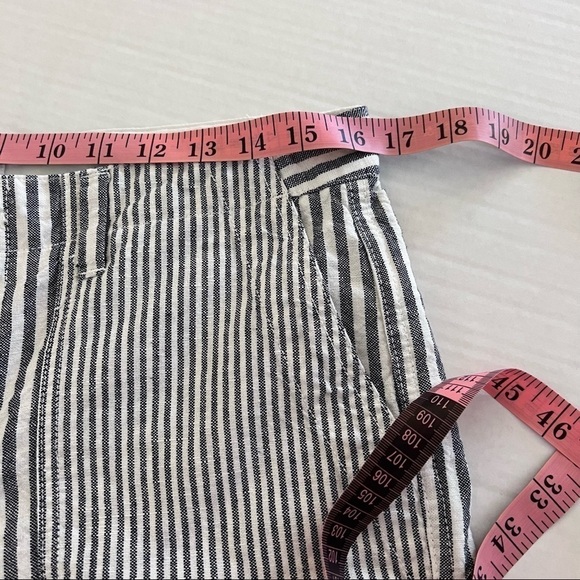 Gap Girlfriend Chino High Waist Blue and White Stripes Shorts. Size 8 - Picture 11 of 14
